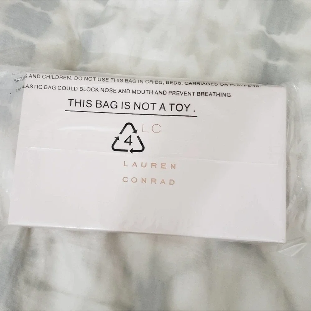 🛑 2 / $40 Sale! Lauren Conrad circle wristlet (NWT)